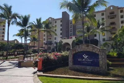 Image de Luxurious One-Bedroom Flamingos Beach Resort in Beautiful Nueva Vallarta