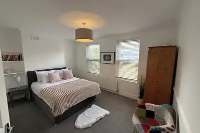 Image de Spacious 3 dbl bed house - sleeps 7! On the High St, 10 min walk to East Croydon