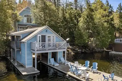 Image de 6 bed 5 bath cottage on Lake Rosseau