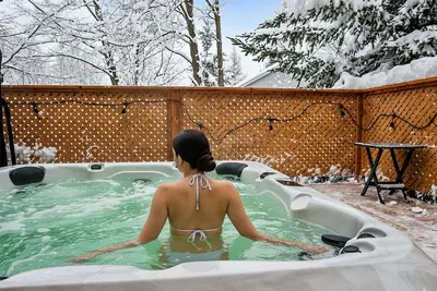 Image de Sutton Mountain Chalet · Private Outdoor Spa · Mtb & Hiking · 3br · Sleeps 6
