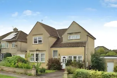 Image de Lovely family home in amazing Bath