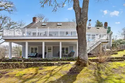 Image de New! Luxury Home near town, beach, and private lake access!