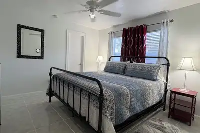 Image de 3-bedroom apartment in peaceful Stuart with cool Ac