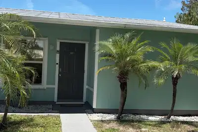 Image de 2-bedroom apartment in awesome Stuart with cool Ac
