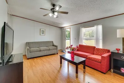Image de Family Home w/ Hot Tub, 5 Mi to Rainbow Springs!