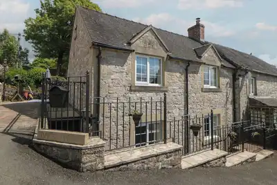 Image de Ivy Cottage, pet friendly, with a garden in Brassington