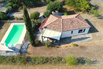 Image de Maison sur le Causse dans charmant village Lotois, entièrement climatisée.