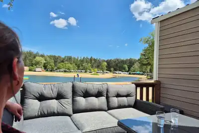 Image de Detached luxury 6-person chalet with sheltered and spacious lakefront terrace