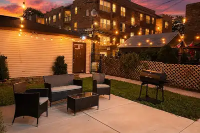 Image de Modern Garden Apartment w/ New Kitchen + Bathroom