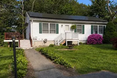 Image de Southwestern Coastal Retreat • Walk to Good Harbor Beach, 3br Gloucester Getaway