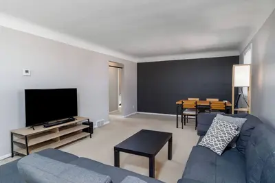 Image de Cozy 2br Upstairs Unit Near Cleveland Clinic & I-90