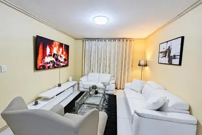 Image de Modern Luxury Apartment Near Mall of Africa Fast WiFi & Balcony