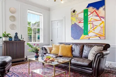 Image de West End Stylish & Creative Home w/ Parking