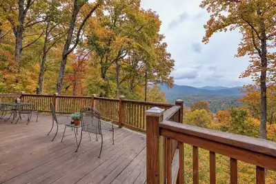 Image de Mountain 3br cabin w/breathtaking views, home gym, and pool table!