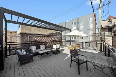 Image de Westloop Spacious 4 bdrm Duplex with parking & workout area