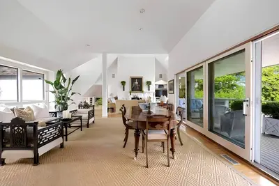 Image de Spacious 4-bedroom estate in fabulous Southampton with Ac and gym