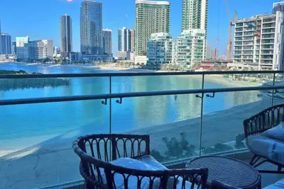 Image de Sunlit Sea Breeze 2br Retreat
