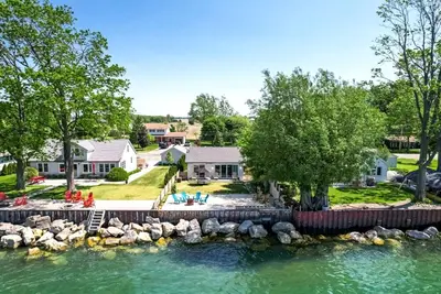 Image de Stunning Cottage with Nice Views and Fire Pit in Leamington, Ontario