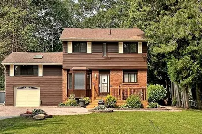 Image de Scenic Burnt River Cottage with River Views and Outdoor Gazebo, Near Fenelon Falls and Bobcaygeon, Ontario