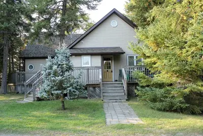 Image de Spacious Family Cottage with Stunning Sunset Views on Sturgeon Lake, Near Bobcaygeon, Ontario