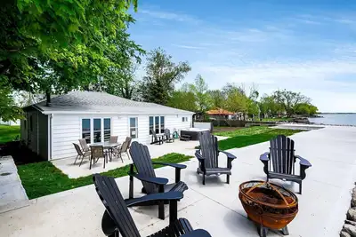 Image de Fantastic Cottage with Fire Pit and Hot-tub in Leamington, Ontario