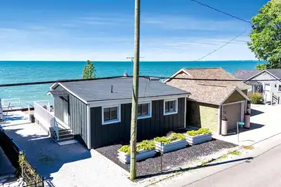 Image de Gorgeous Cottage with Fire Pit and Nice Beach Vistas in Leamington, Ontario