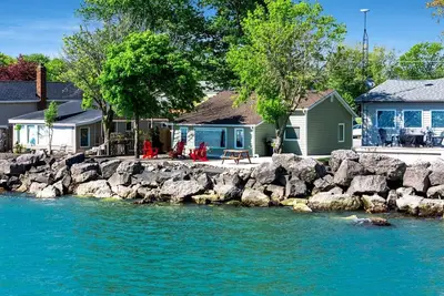 Image de Cozy Cottage with Beautiful Views of Lake Erie from the Private Deck in Kingsville, Ontario