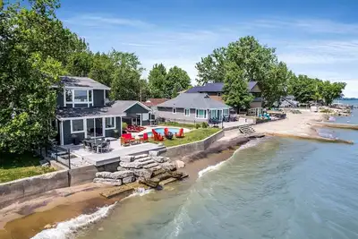 Image de Beautiful Cottage with Swimming Pool in Kingsville, Ontario