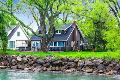 Image de Peaceful Cottage with Hot-Tub and Breathtaking Views in Ontario