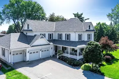 Image de Grand Victorian Farmhouse Escape with Pool, Hot Tub & Fire Pit Nights in Ontario, Canada