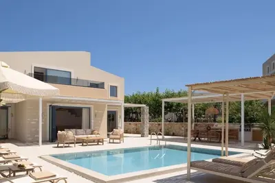 Image de Villa w/Heated Pool, 5 min walk to Beach and Shops
