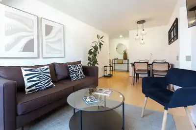 Image de Perfect location in El Golf, close to Mut and Costanera Center.