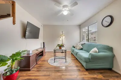 Image de Essential 2br Townhome | Perfect for Long Stays