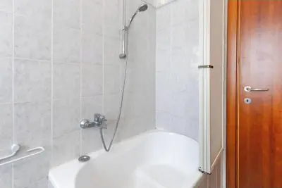 Image de Hostdomus - Submarine Apartment