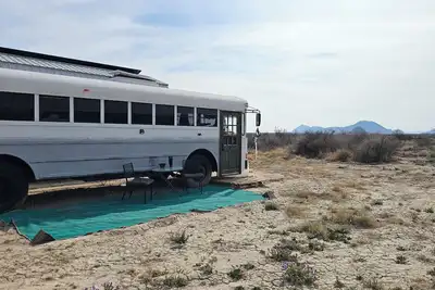 Image de Cozy 1-bedroom Skoolie on Terlingua Ranch, Off Grid