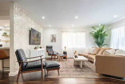 Image de Private - Gated - Yard, Fire Pit, Lax, SoFi, Beach - Minutes to World Cup