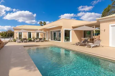 Image de Villa Dolcevita – Villa moderne avec piscine privée, barbecue et proche de Carvoeiro