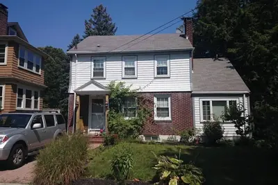 Image de August Deal: Full Month Only - Sunny Jamaica Plain Family Home Near Arboretum