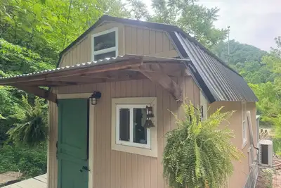 Image de Creekside Tiny Home adjacent to Norris Lake Tva Property. 1/2 mile to boat ramp!