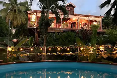 Image de Haut de villa créole avec vue mer, piscine, près de Malendure – Bouillante