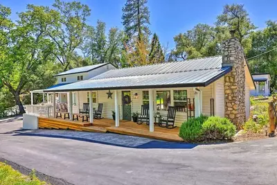 Image de Sprawling Murphys Farmhouse|Walk Dwntwn|Ping Pong!