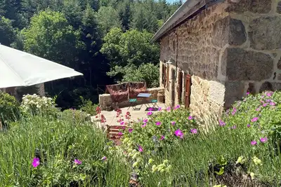 Image de Grand Gite  en pierres avec 2 Terrasses au Cœur de l’Ardèche Verte
