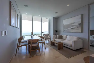 Image de Breezy 2br escape with pool and beach access