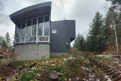 Image de Lovely 3-bedroom house less than a mile from the lifts, located on the 9th hole.