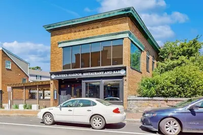 Image de Centrally located open concept apartment with parking, central Ac, & W/D