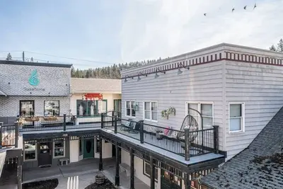 Image de Dog-friendly downtown condo - large balcony, fast WiFi, updated interior & W/D