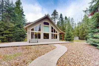 Image de +2-acre home with firepit, grill, & wood stove, kayaks, lawn games, & views