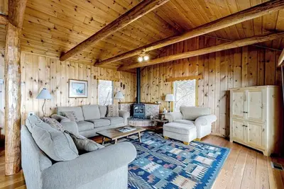 Image de Lakefront home with amazing mountain views, wraparound deck, fireplace, & grill