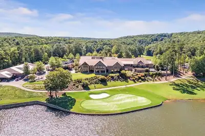 Image de Golf + Fishing + Boating, Perfect 2 bedroom + Loft in Big Canoe, Sleeps 6-8