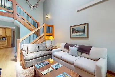 Image de Spacious condo in the heart of Jackson w/deck, gas grill and outdoor dining area